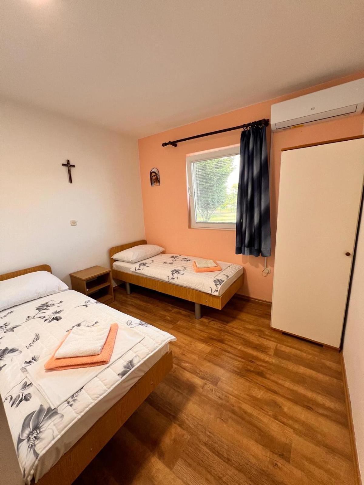 Casa Del Pellegrino M&A - Ostojici Hotel เมจูโกเรีย ภายนอก รูปภาพ